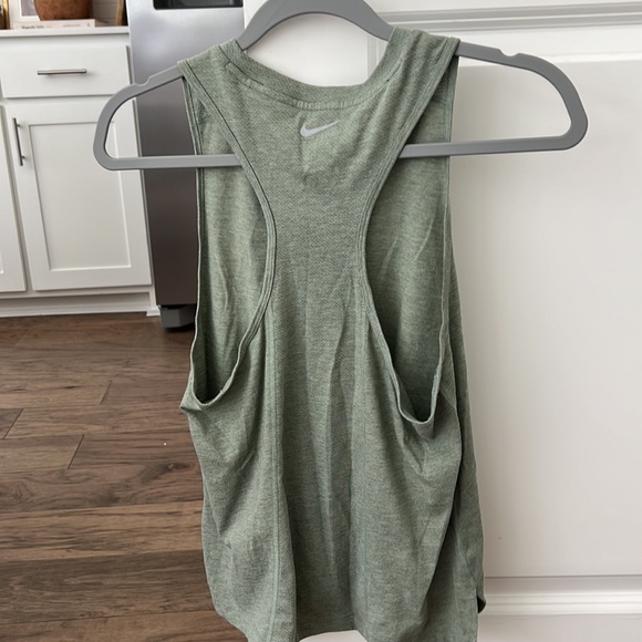 Nike Dri-Fit women’s green running tank - Picture 3 of 3